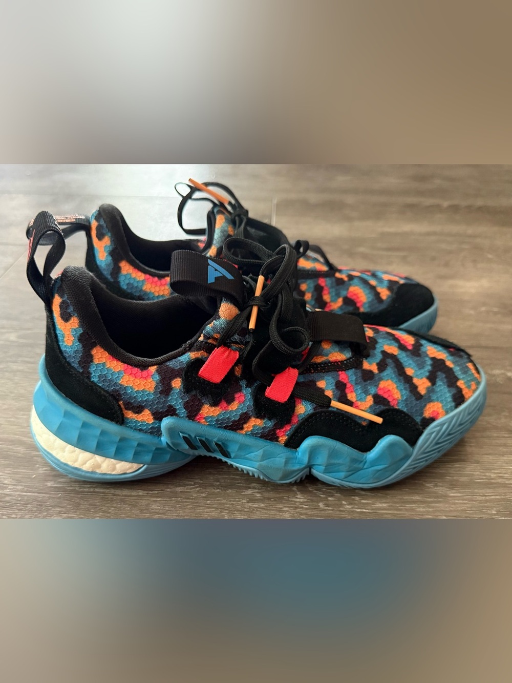 Youth ADIDAS sneakers sz 6.5